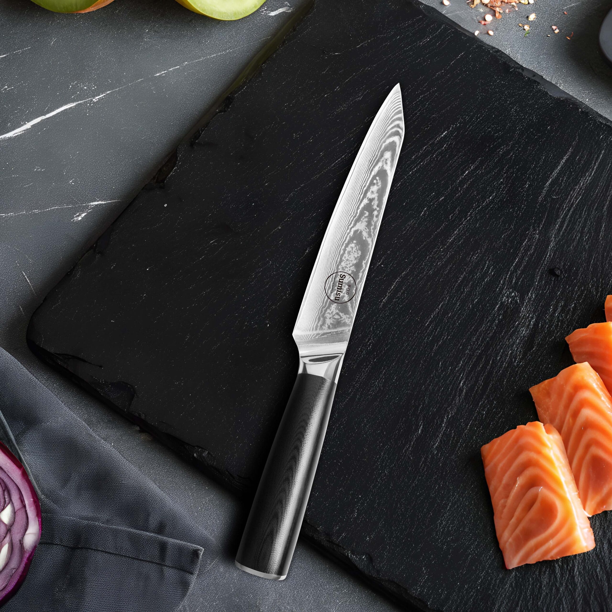 Sumisu Knives Shotoh Black op snijplank Sumisu Knives Shotoh Black op snijplank